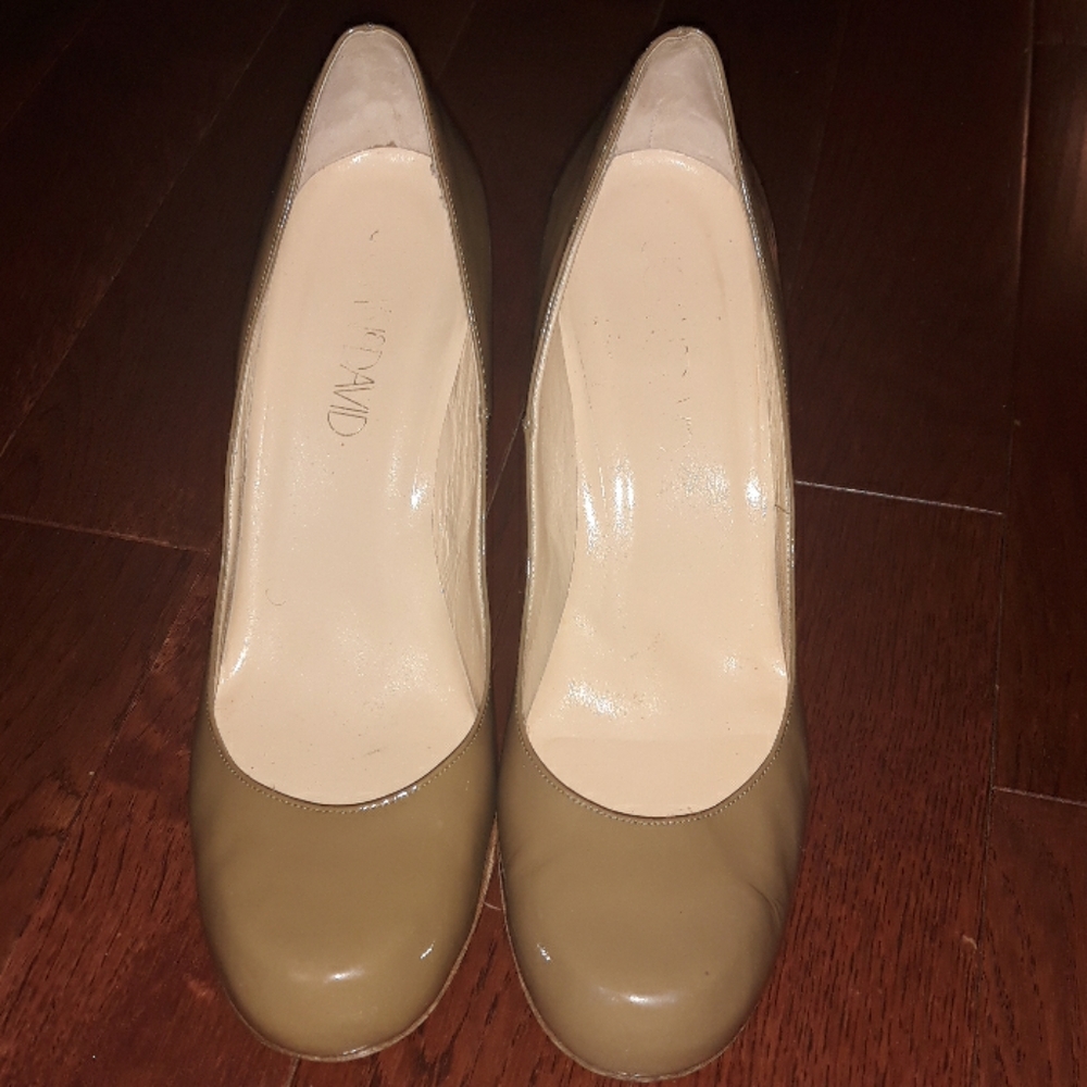 Joan & David Almond Toe Camel Patent Leather Pumps - Sz 10